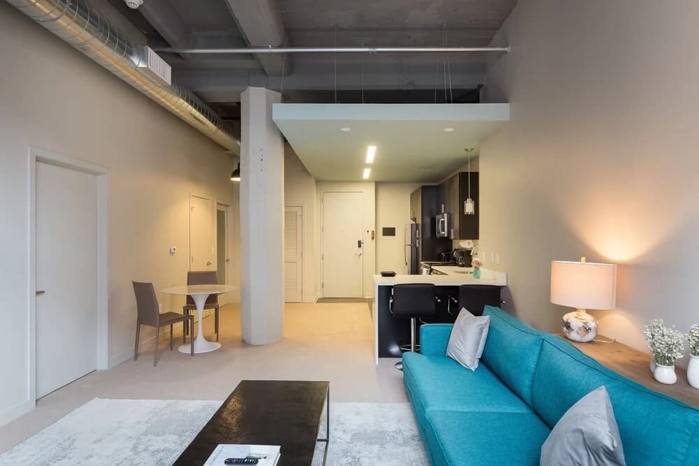 Swofford - Spacious DT Apts with Free Parking by Zencity