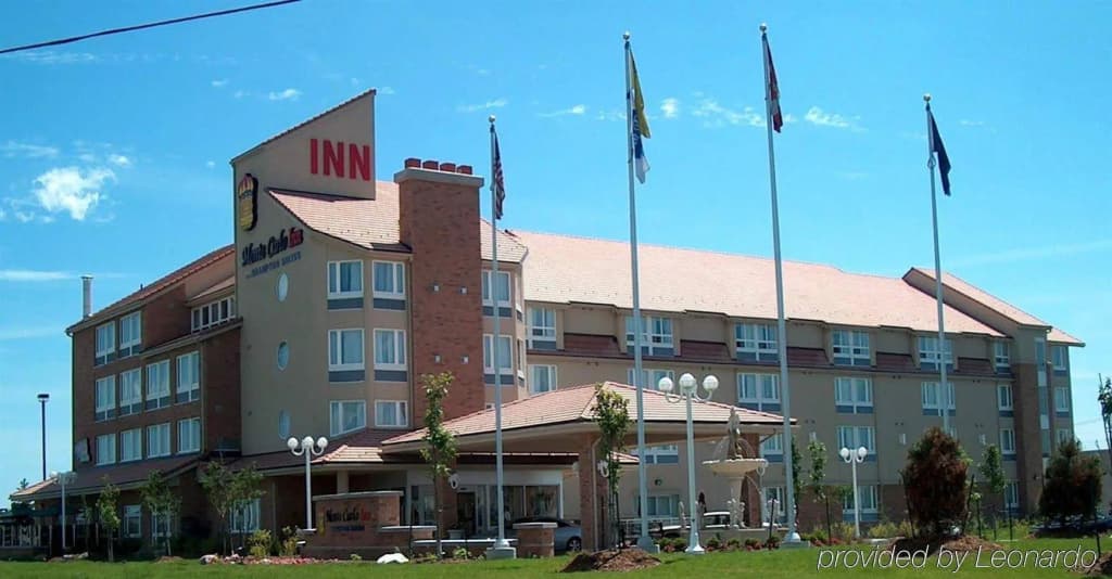 Monte Carlo Inn - Brampton Suites