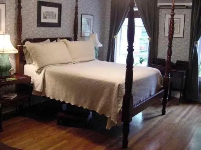 Two-O-One Bed & Breakfast