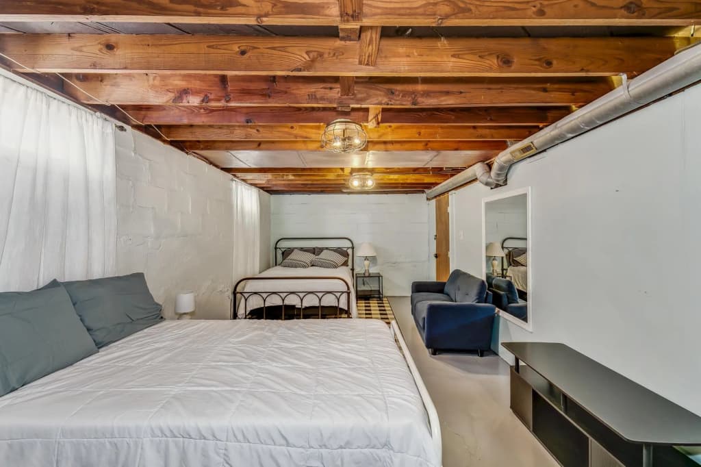 Cute, Cozy and Cheerful 3 Bedroom House!