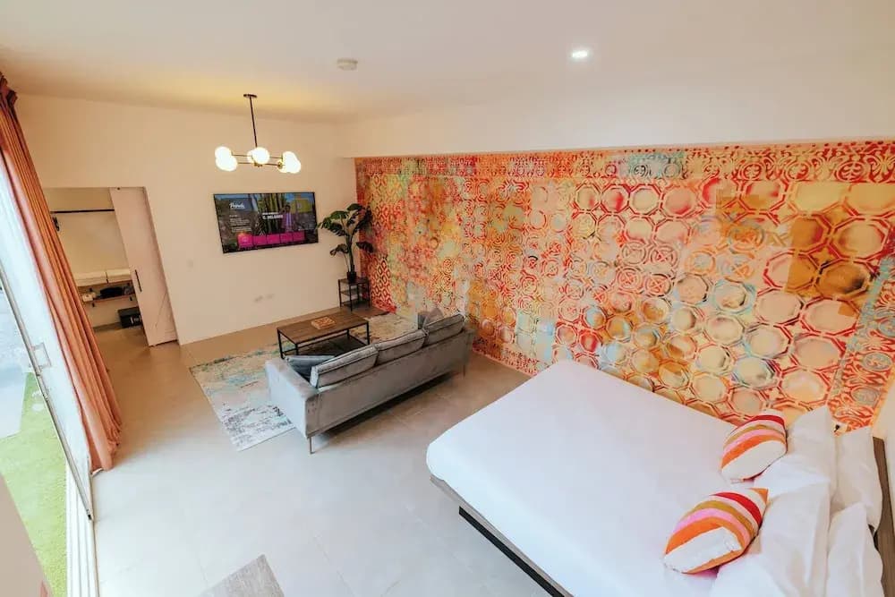 Privada Stays - Private Pools & Colorful-Chic Boutique Hotel