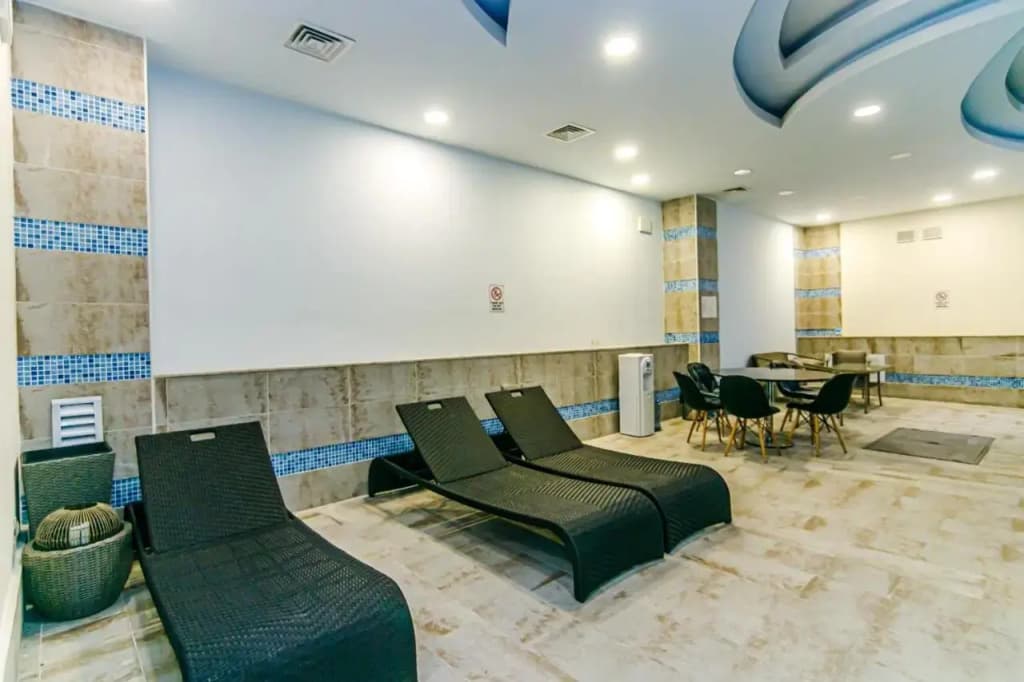 Apartment near Four Seasons