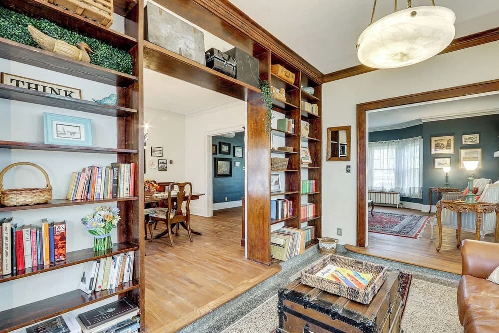 Historic Home Overlooking Central Riverside Park!