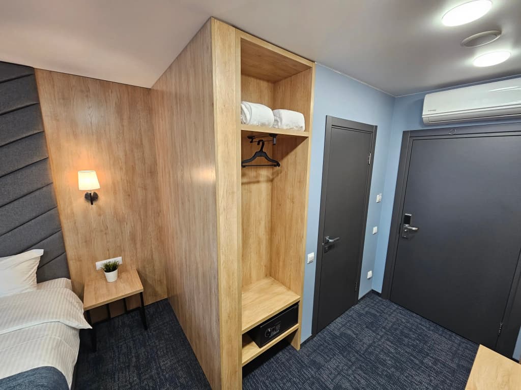 Photo 6