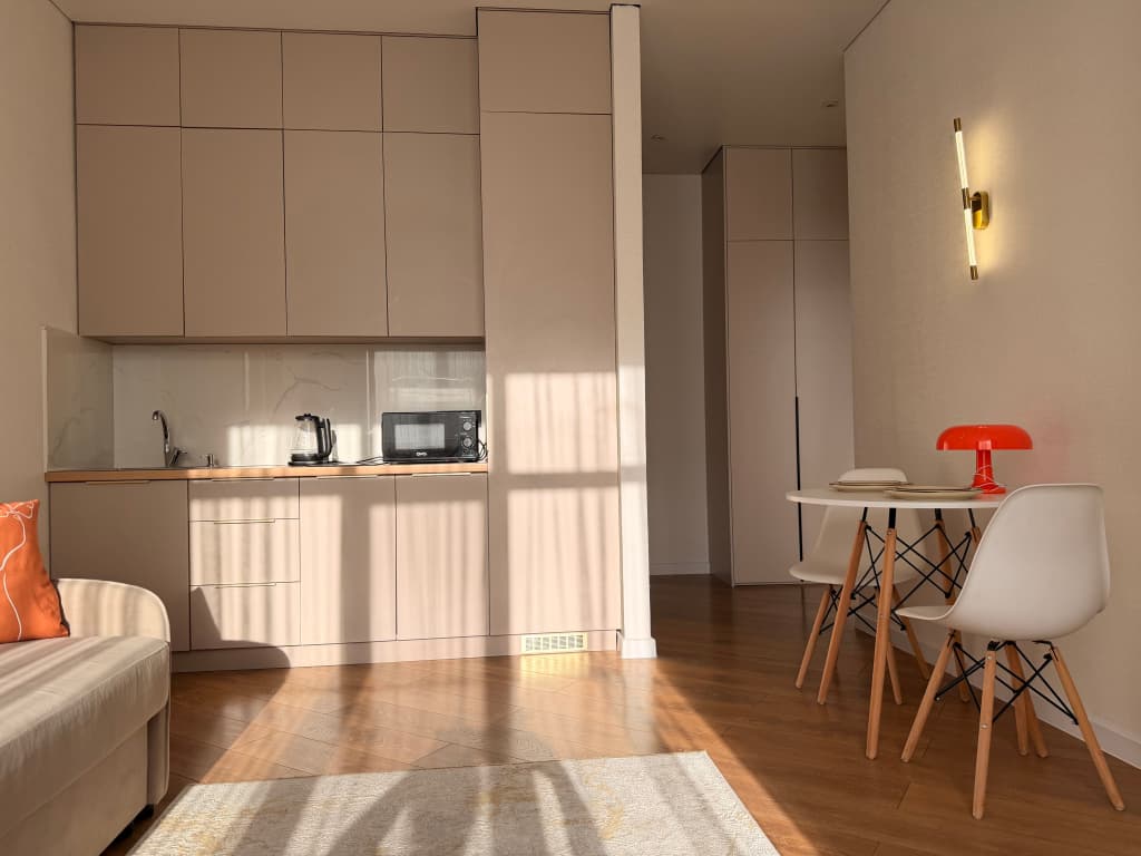 Shikarnaya Kvartira so Svezhim Remontom Flat