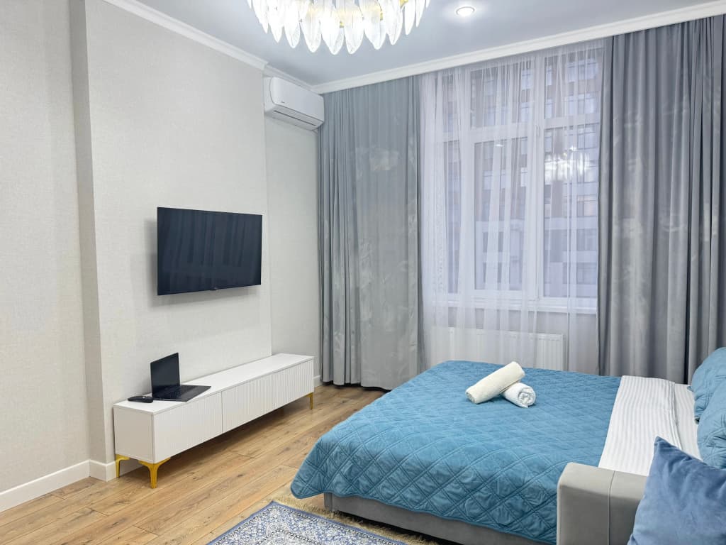 Tikhoye Mesto V Shumnom Gorode Flat