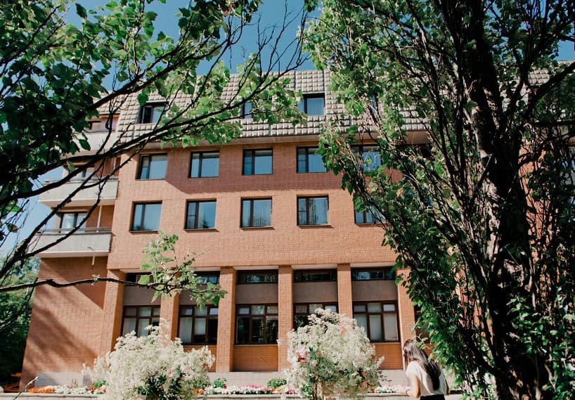 Oktyabrskaya Hotel