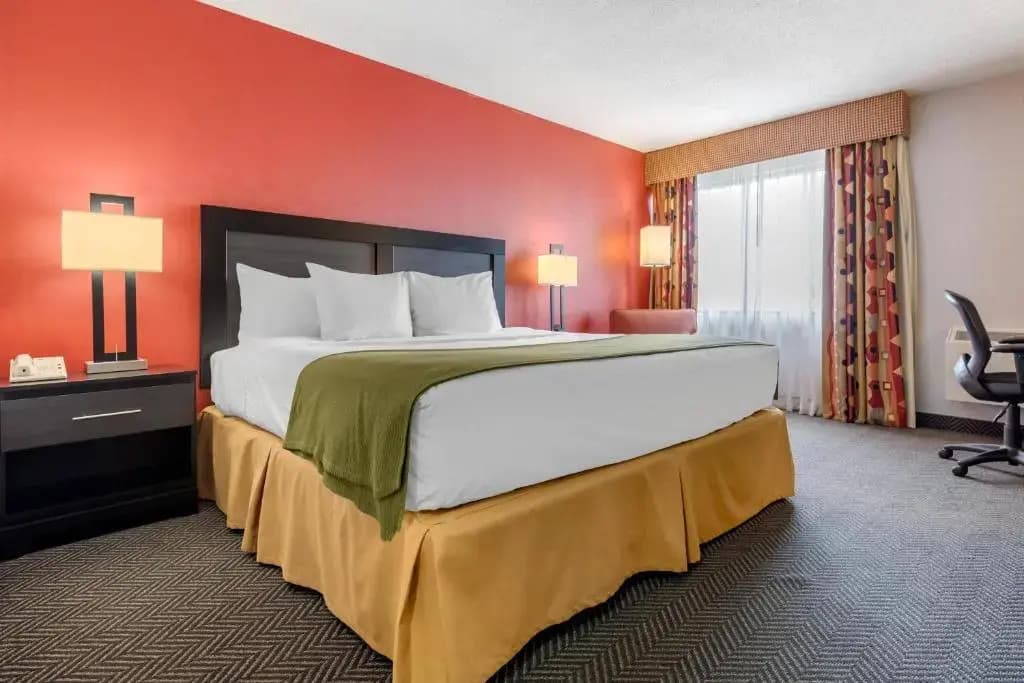 Quality Inn & Suites Toronto West 401-Dixie