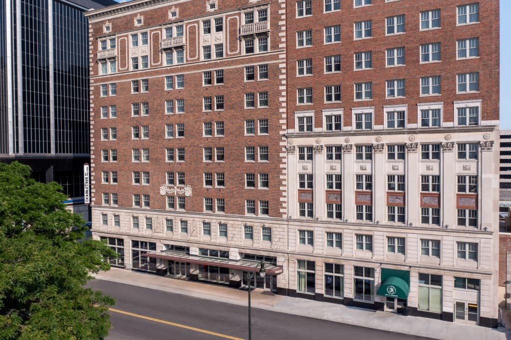 DoubleTree Suites by Hilton Hotel Detroit Downtown - Fort Shelby