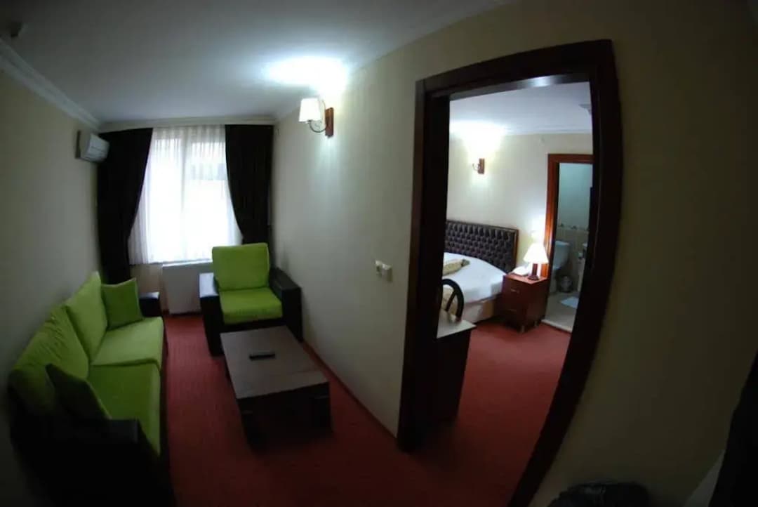 Photo 10